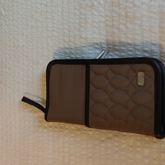 💚LUG TRAVEL WALLET - Picture 1 of 8
